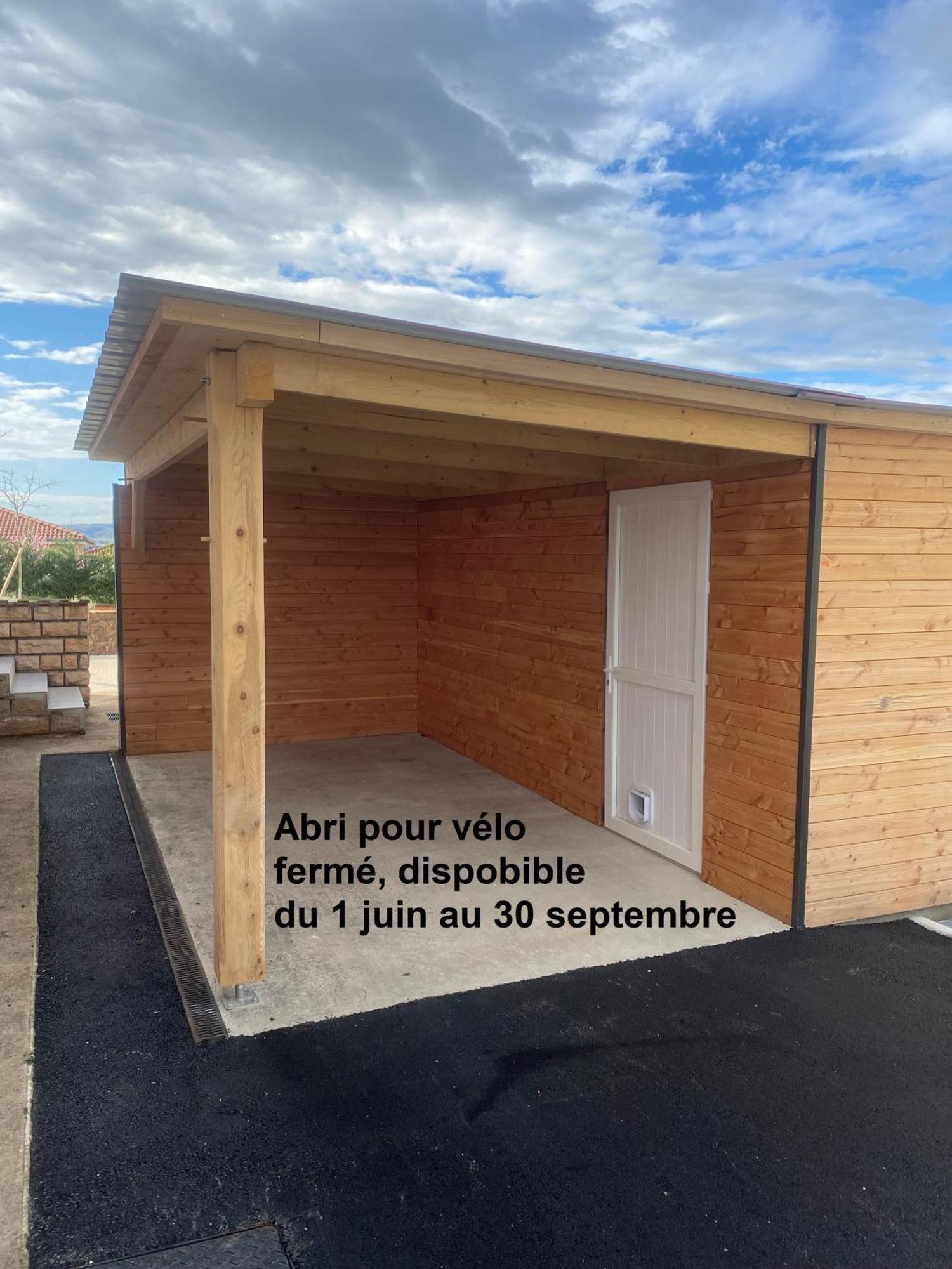 Grieges Studio Chez L'Habitant Avec Piscine Commune מראה חיצוני תמונה