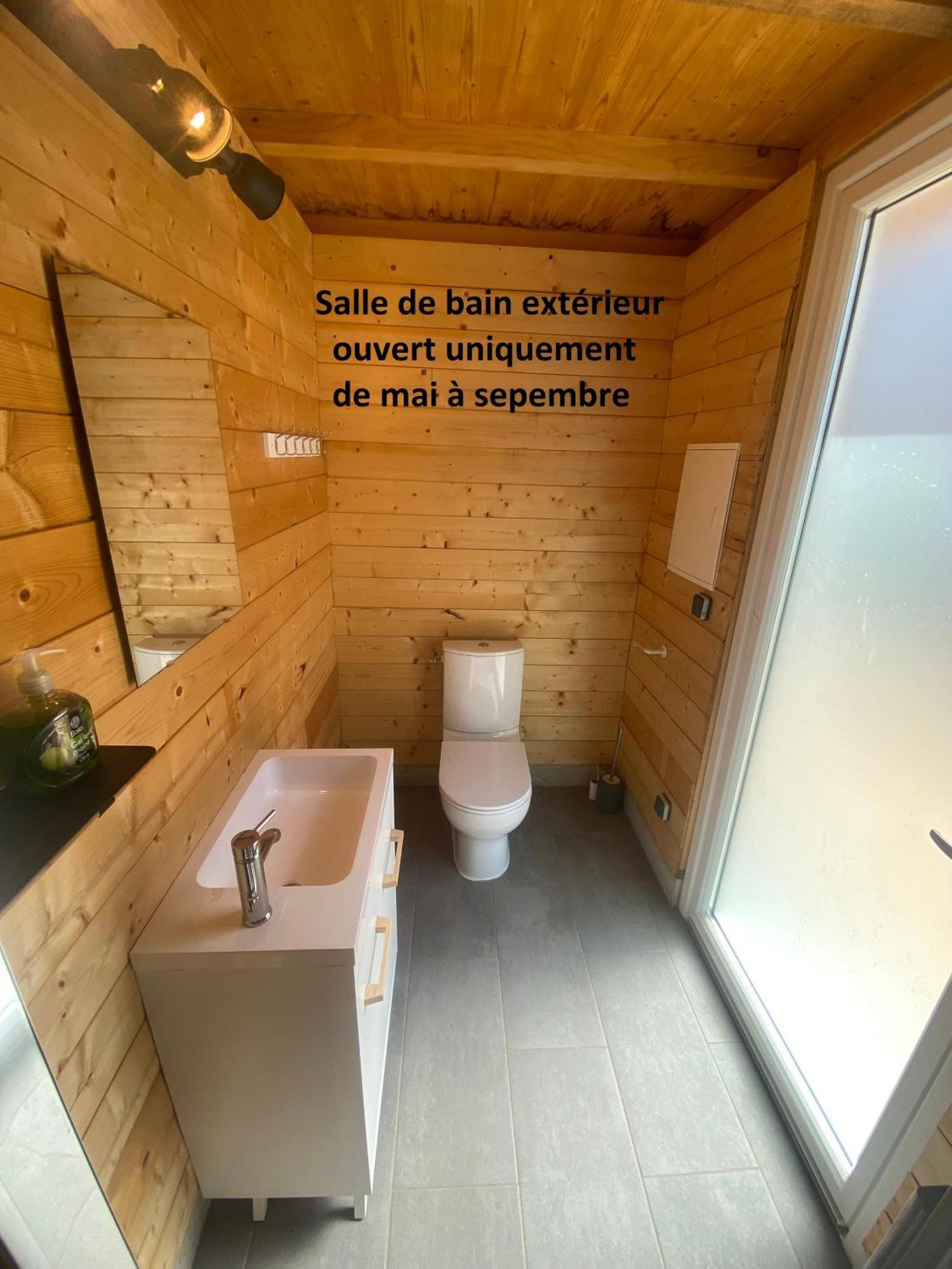 Grieges Studio Chez L'Habitant Avec Piscine Commune מראה חיצוני תמונה